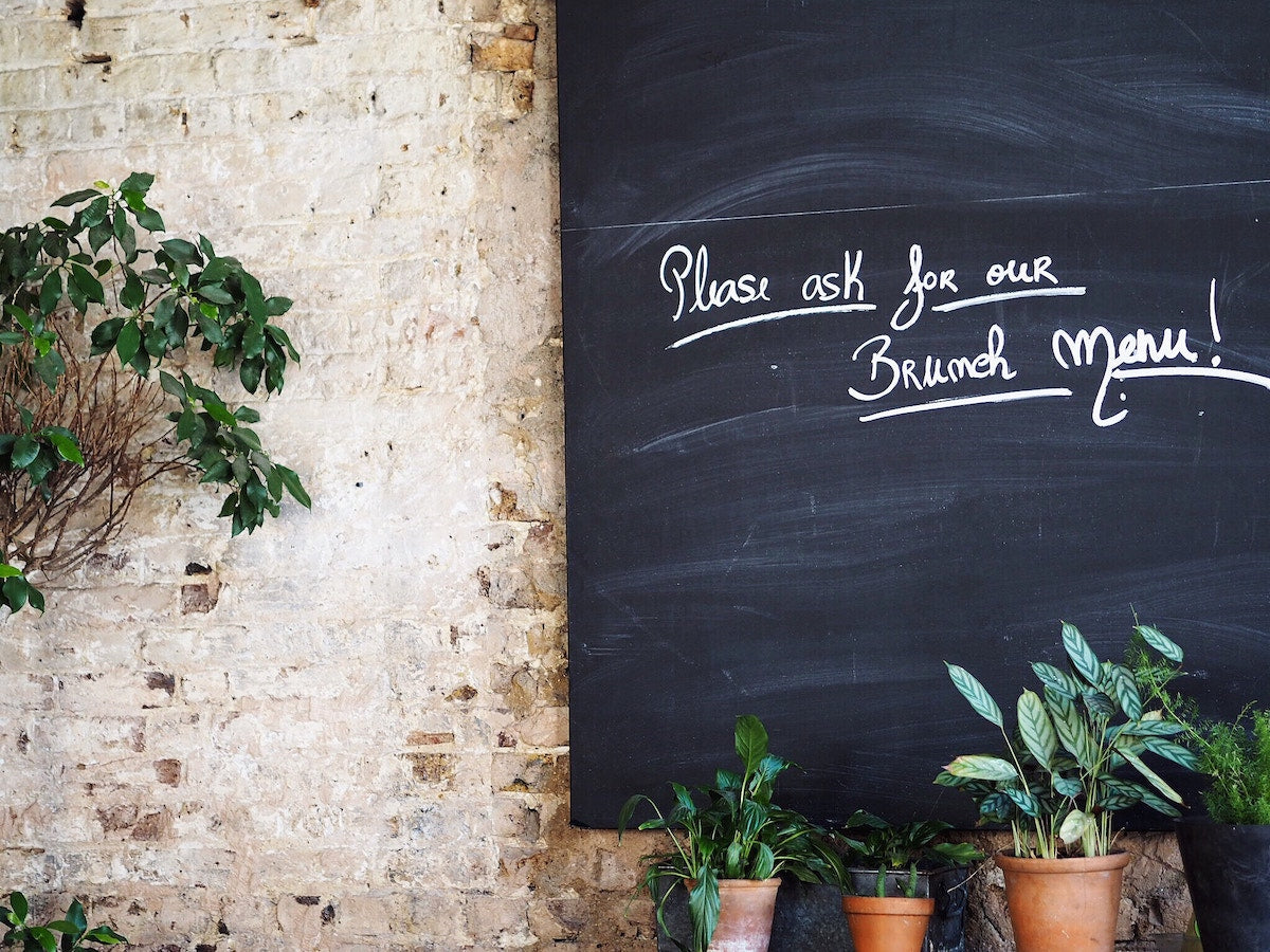 Top-6 Tips for Better Restaurant Signage